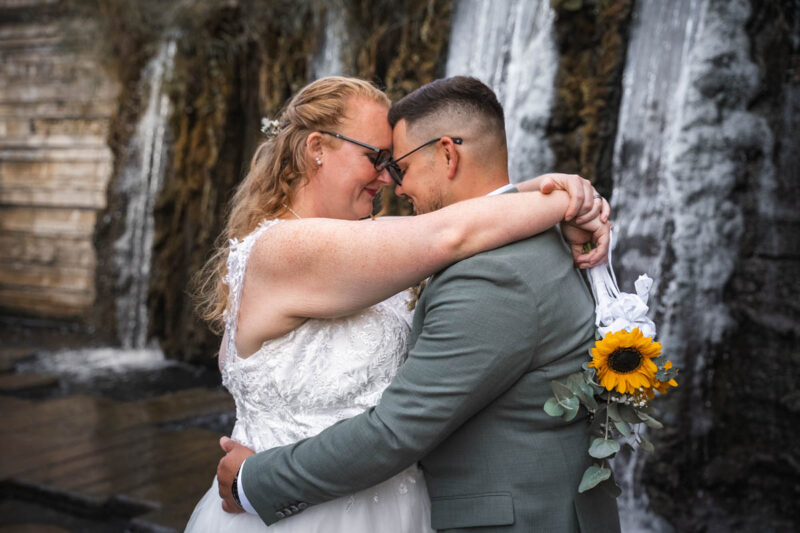 Brautpaar im Wasserpark