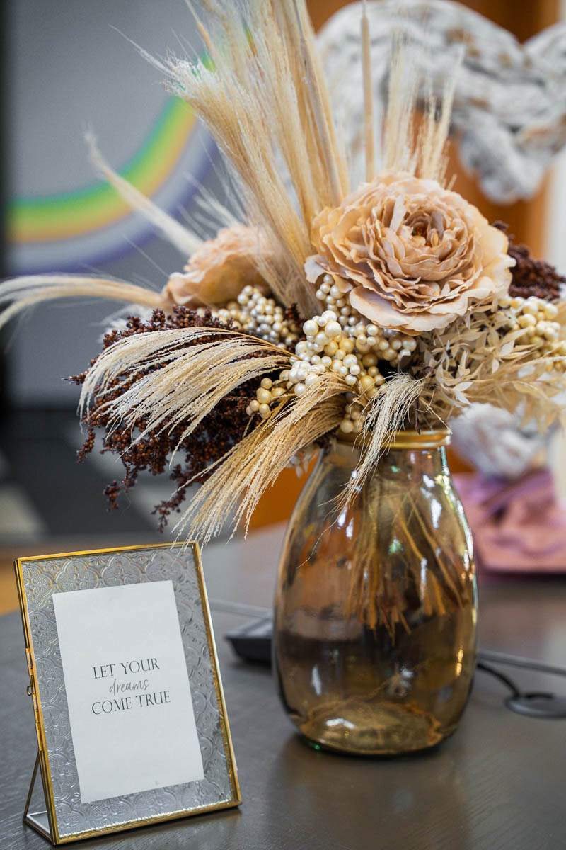 Blumenstauß und Bilderrahmen