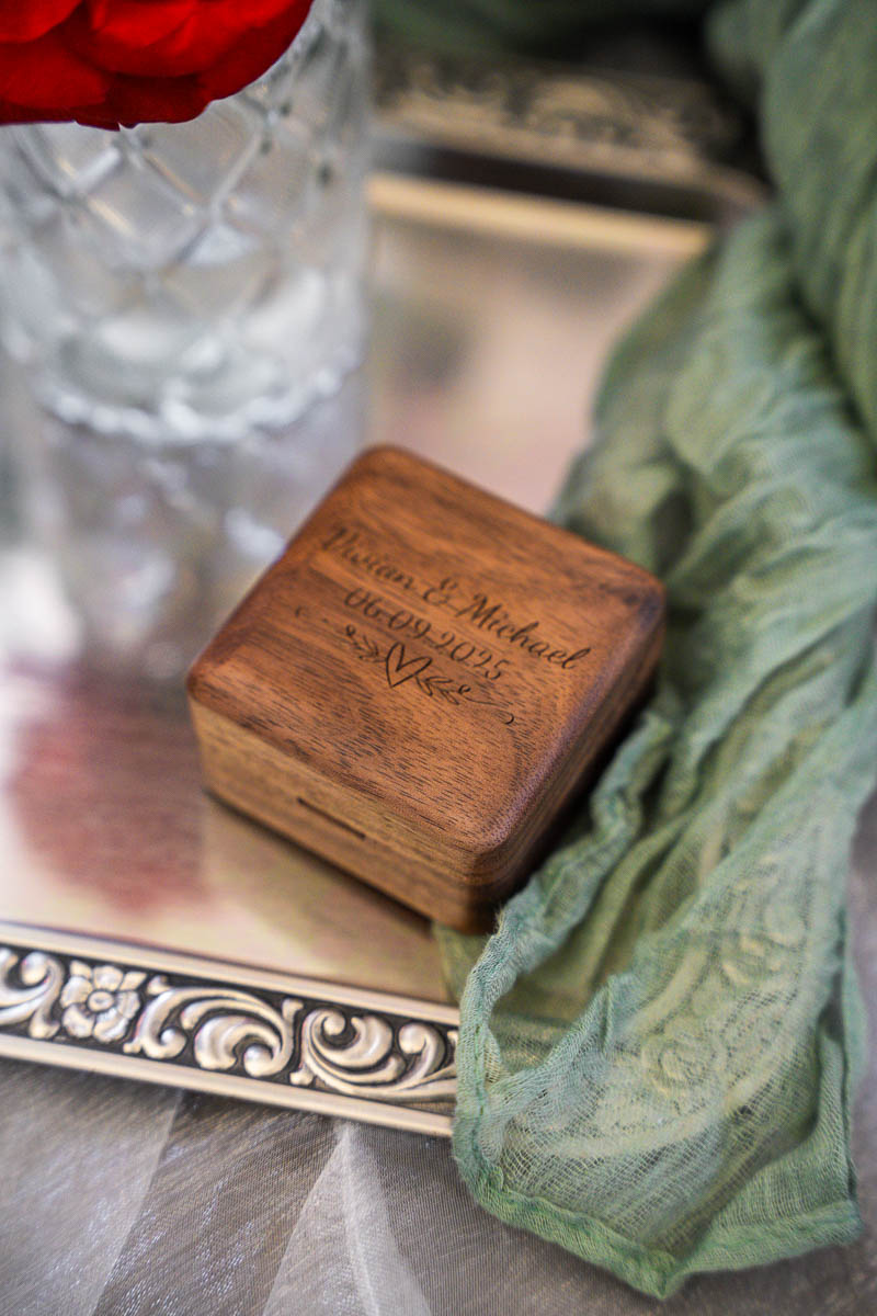 Ringe des Brautpaares vor der standesamtlichen Trauung