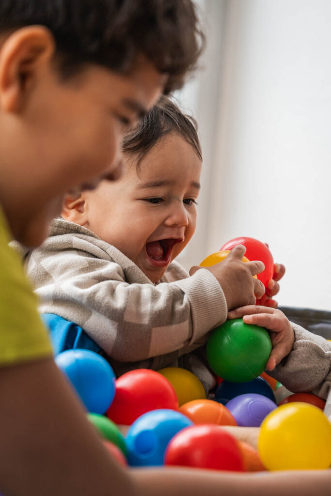 Lachendes Kind beim Familienshooting in Biberach an der Riss